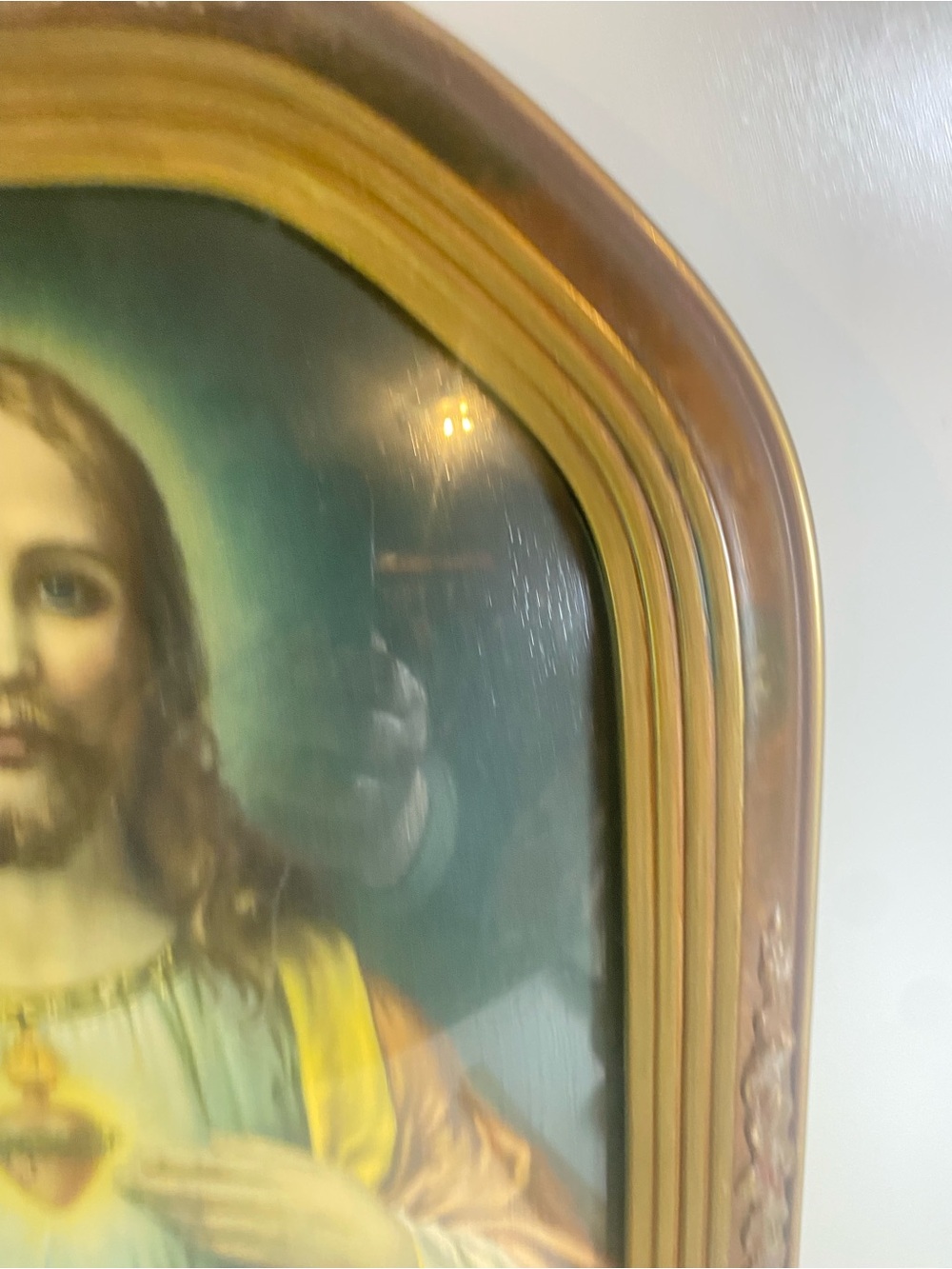 Vintage Lithograph Of The Sacred Heart Of Jesus Oval Frame Gesso Detail 12”x18” - Picture 9 of 16